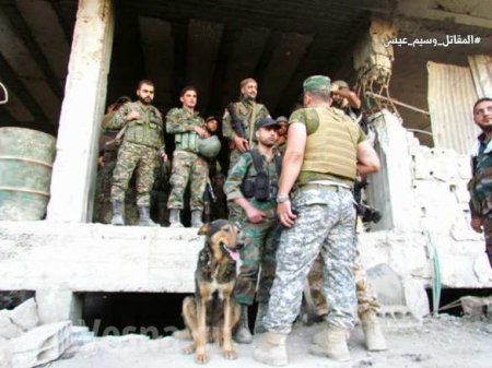 Syrische Armee und MWK der Russischen Foderation vernichten die Terroristen in den Vororten von Damaskus, das Gebaude hinter dem Gebaude zuruckdrangend (FOTO, VIDEO)