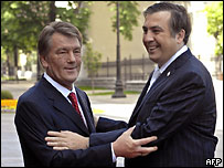 Сенченко: Ющенко и Саакашвили попьют грузинского вина, попоют песни, но не более