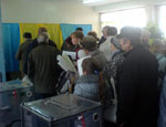 В Симферополе на участках не хватает кабинок для голосования (ФОТО)