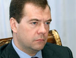 Медведев в Твиттере грозит возмездием всем, 