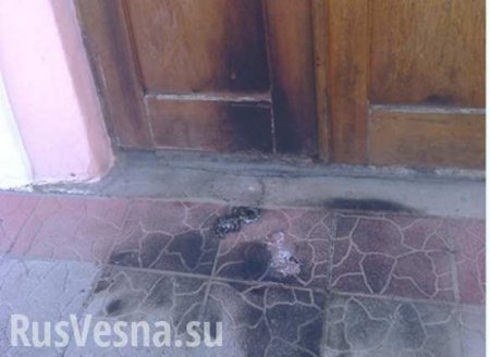 На Западной Украине в здание военкомата бросили бутылку с зажигательной сме ...