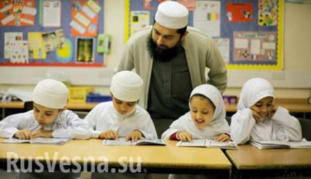 В Британии муфтий рассказывает детям о еврейском заговоре