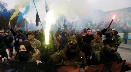 Fireworks, smoke-bombs as neonazi march through Kiev (PHOTOS, VIDEO)