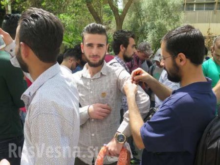 Stolz auf die Freundschaft mit dem Russischen Volk!  In Damaskus begann die Aktion Band des Sieges  Reportage des Russischen Fruehlings (FOTO, VIDEO)