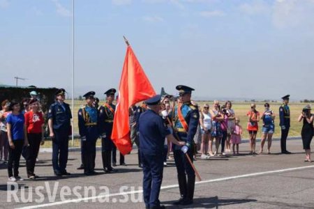 «Юнармейцы» получили знамя и принесли клятву на авиабазе в Киргизии (ФОТО)
