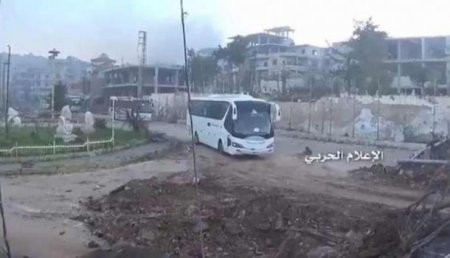 Десятки автобусов с сотнями боевиков ИГИЛ застряли в сирийской пустыне