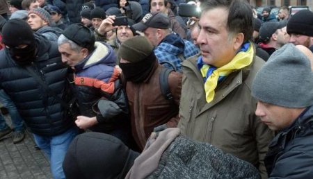 При попытке задержания Саакашвили в лагере возле Рады пострадали 4 полицейских и 6 гражданских