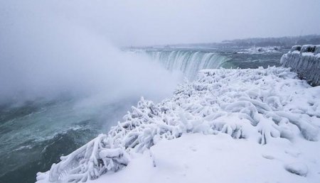 В США из-за «ужасного холода» замерз Ниагарский водопад