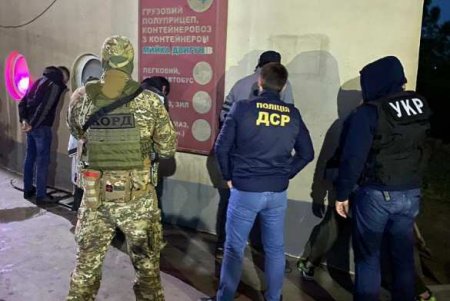 Украинская полиция опубликовала кадры задержания спецназом банды балканских ...