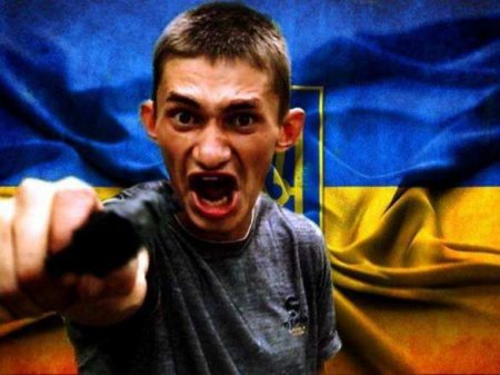 Во Львове контролёр с пистолетом напал на инвалида (ФОТО)