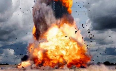 Страшные кадры: ракета попадает в гущу солдат в Карабахе (ВИДЕО 18+)