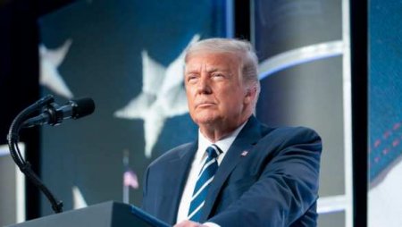 «Оторван от реальности»: Трампа пытаются признать недееспособным