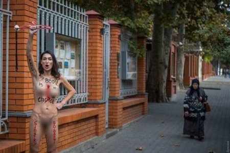  Femen       ( 18+)