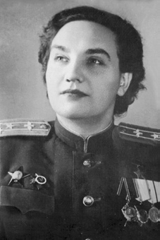 Русская девушка-легенда, наводившая ужас на врага: её подвигами в небе восхищался весь мир (ФОТО) Русская девушка-легенда, наводившая ужас на врага: её подвигами в небе восхищался весь мир (ФОТО)