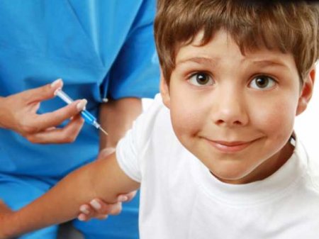 Первые 11 детей вакцинированы от коронавируса в Москве
