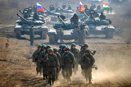 Запад пугает «наращивание» российских войск у границ Украины, — Washington Post