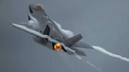 Появились кадры крушения новейшего F-35B за 100 млн долларов (ВИДЕО)