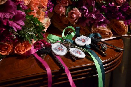Глава ДНР вручил ключи от квартир молодым медикам (ФОТО)