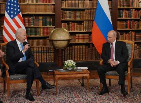 Помощник Президента рассказал о переговорах Путина и Байдена