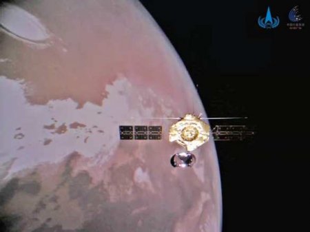 Удивительные кадры: китайский зонд опубликовал новые снимки Марса (ФОТО)
