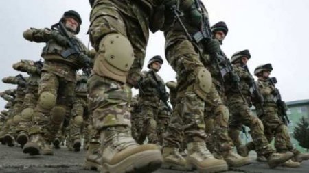 Военные одной из стран НАТО остались без трусов и носков